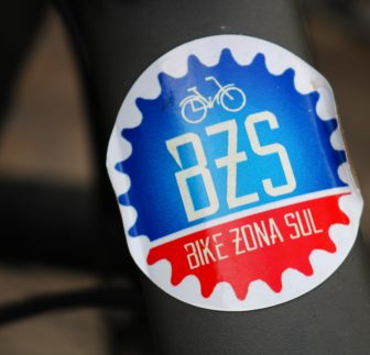 Coletivo de ciclismo ajuda iniciantes a pedalar pela zona sul de São Paulo e a valorizar os espaços da cidade